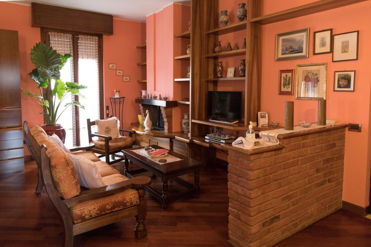 A Casa Di Anna, Elegant Flat In Cremonaアパートメント エクステリア 写真